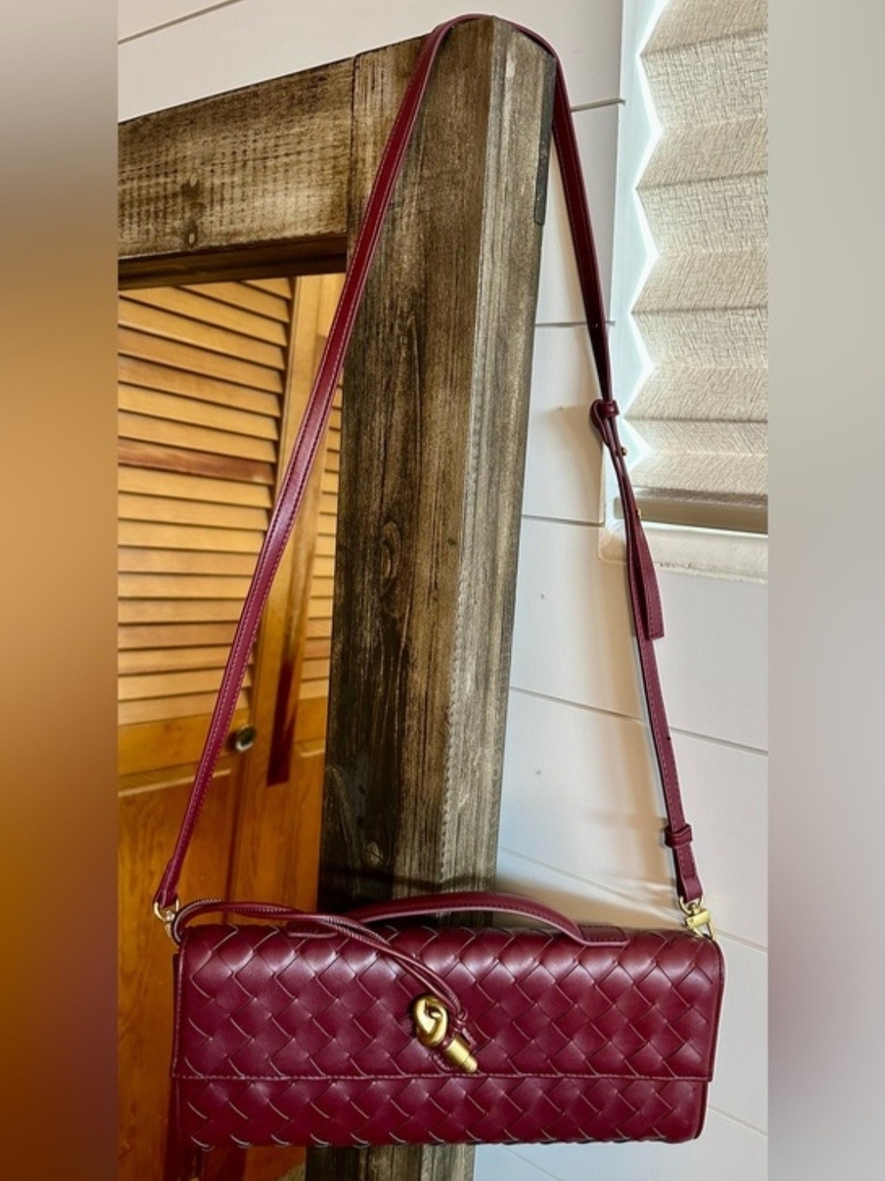 BRAND NEW NEVER WORN Woven Quilted Crossbody Bag Burgundy Shoulder Handbag